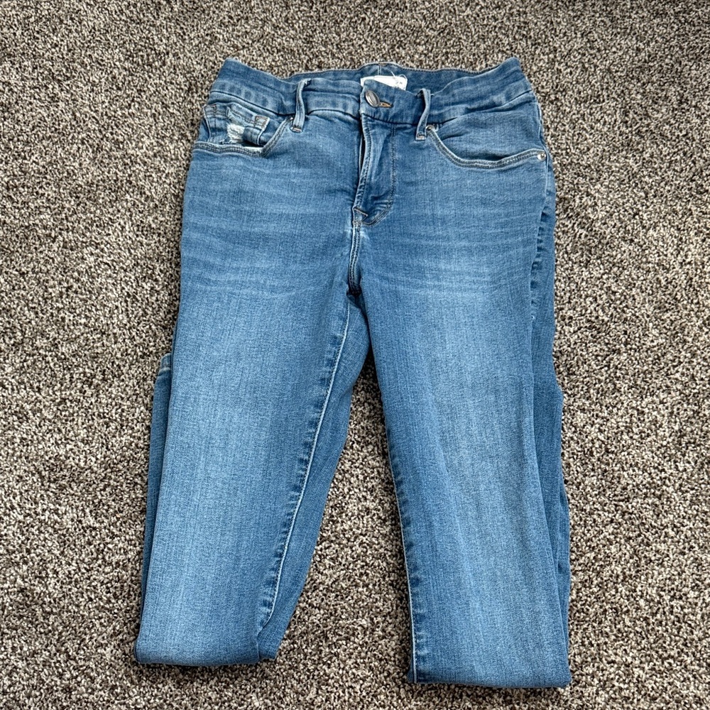 Good American Women’s Skinny Jeans in Medium Blue Wash
